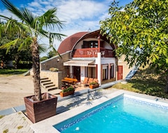 Casa/apartamento entero Private Vacation Home For 8-10 Pers., Swimming Pool, Air-Conditioning (Siófok, Hungría)