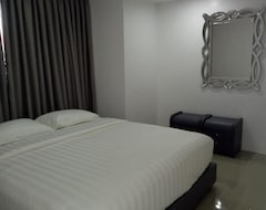 Apart Otel Chequers Suites Subic Bay (Olongapo, Filipinler)