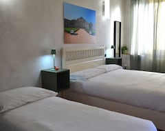 Khách sạn Domus Hotel (Caselle Torinese, Ý)