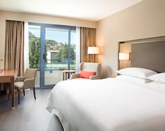 Khách sạn Sheraton Lake Como Hotel (Como, Ý)
