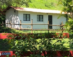 Entire House / Apartment Vivenda Dos Guaranys - Uma Imersao Na Natureza (Rio Preto, Brazil)
