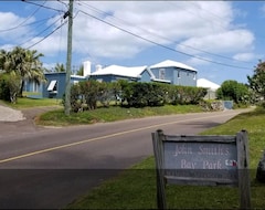 Toàn bộ căn nhà/căn hộ Beach House Chateau West Bermy Style (Smith's Island, Bermudas)