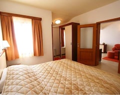 Hotel Villa Segetski Dvori (Seget Donji, Croatia)