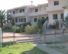 Otel Lakonia Bay Apartments (Archagelos, Yunanistan)