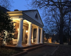 Hele huset/lejligheden Historic Neighborhood. Home Overlooks The Beautiful Overton Park & Zoo Entrance (Memphis, USA)