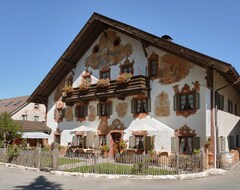 Khách sạn Zum Kirchenbauer (Oberammergau, Đức)