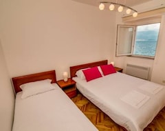 Hotel Bijela Kamena Kuca Na Obali (Herceg Novi, Montenegro)