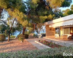 Cijela kuća/apartman Pine Tree Beachfront Villa (Chalkidona, Grčka)
