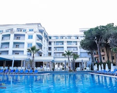 FAFA Premium Hotel (Dıraç, Arnavutluk)