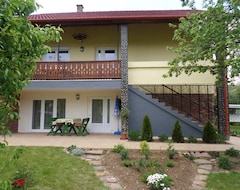 Khách sạn Szabadidő Vendégház (Révfülöp, Hungary)