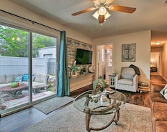 Hele huset/lejligheden New! Pensacola Home W/furnished Patio - 1mi To Bay (Pensacola, USA)