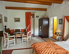 Bed & Breakfast La Nesquiere Chambres d'Hotes (Pernes-les-Fontaines, Pháp)