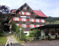 Hotelli Gasthof Kreuz (Hirschegg, Itävalta)