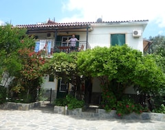 Hotel Stelios Studios (Megali Ammos, Greece)