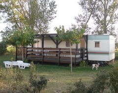Toàn bộ căn nhà/căn hộ Mobile Home At The Farm With Pool, Sleeps 4 To 6, Diverse Activities (Carlipa, Pháp)