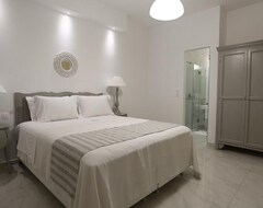 Huoneistohotelli The White Suites (Adamas, Kreikka)