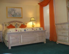 Hotel The Pine Suite Is One Of The Superior Suites At  Garni / B & B (Niagara Falls, Canadá)