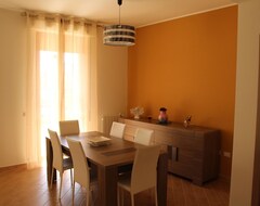 Hele huset/lejligheden Bright, Spacious And Comfortable 4Th And Top Floor Apartment, Poetto Area (Cagliari, Italien)