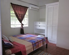 Koko talo/asunto Buttercup Cottage Apartments (Kingstown, Saint Vincent ja Grenadiinit)