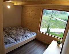 Koko talo/asunto Estate Marjetin Dom (Idrija, Slovenia)