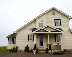 Bed & Breakfast Phare des Dunes Lighthouse (Tracadie, Canada)