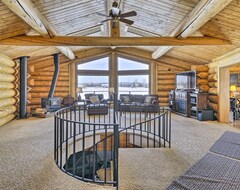 Hele huset/lejligheden New! Genuine Log Cabin W/ Waterfront Deck & Views! (Fairbanks, USA)