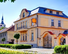 Guesthouse Penzion Tillerova Vila (Lázne Bohdanec, Czech Republic)