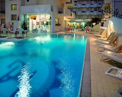 Khách sạn Hotel Giovanella (Bellaria-Igea Marina, Ý)