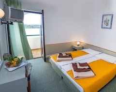 Khách sạn Hotel Miran (Pirovac, Croatia)