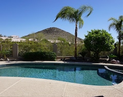 Tüm Ev/Apart Daire Awesome 4 Bed 3 Bath overlooking Foothills Golf Course & South Mountain! (Phoenix, ABD)
