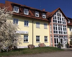 Khách sạn Hotel Am Rosenhügel (Grabfeld, Đức)