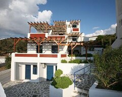 Hotel St George Studios & Apartments (Batsi, Greece)