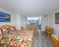 Entire House / Apartment Ocean View End Unit Ilikai Marina Condo By The Beach, Fully Remodeled (Waikiki, USA)