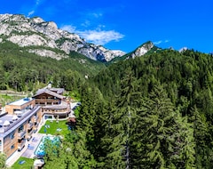 Hotel Pine (Tiers am Rosengarten, İtalya)
