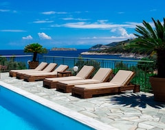 Khách sạn Paramithenio Village Resort (Agii Apostoli, Hy Lạp)