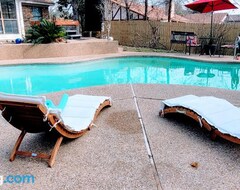 Toàn bộ căn nhà/căn hộ Texas Sunshine Oasis W/ Pool/hot-tub For Your Waco/silos/baylor Getaway! (Hewitt, Hoa Kỳ)