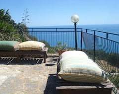 Koko talo/asunto Fabulous View Front Of Mediterrain Sea (Scopello, Italia)