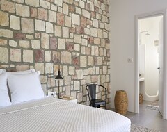 Hotel Studio Vipera (Triovasalos, Greece)