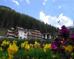 Khách sạn Hotel Scoiattolo (Tesero, Ý)