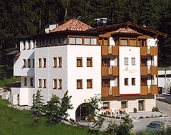 Hotel Laerchenhain (Graun im Vinschgau, İtalya)