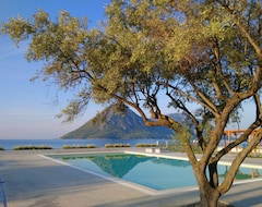 Khách sạn Costa Ionica Mytikas Seaside Hotel (Astakos, Hy Lạp)