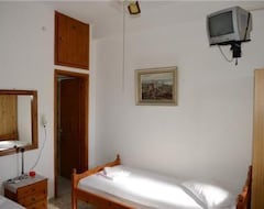 Otel Iriana (Kythnos - Chora, Yunanistan)