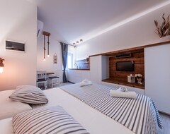 Hotel Apartments Sole (Komiža, Croacia)