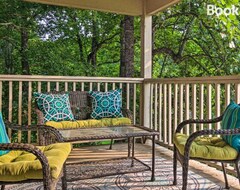 Hele huset/lejligheden Modern Studio With Balcony About 1 Mi To Lake Lure! (Lake Lure, USA)