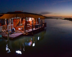 Hotel Maggie May House Boat (Colchester, South Africa)