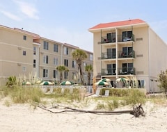 Hotel Partial Ocean View Room W/ Free Wifi, Private Balcony, & Walk-in Shower (Tybee Island, USA)