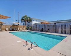 Unit 8 - Loggerhead Inn: 1 Br / 1 Ba Condo-hotel Unit In Surf City, Sleeps 4 (Surf City, Sjedinjene Američke Države)