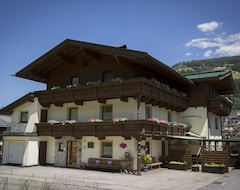 Hotel Privatpension Leo (Hippach, Austria)