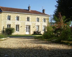 Bed & Breakfast Domaine des 3 Tilleuls (Saint-Julien-d'Arpaon, Francuska)