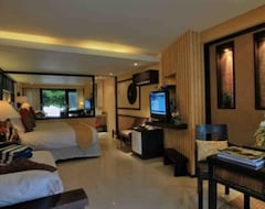 Hotel Vivere Azure (Batangas City, Filipinler)